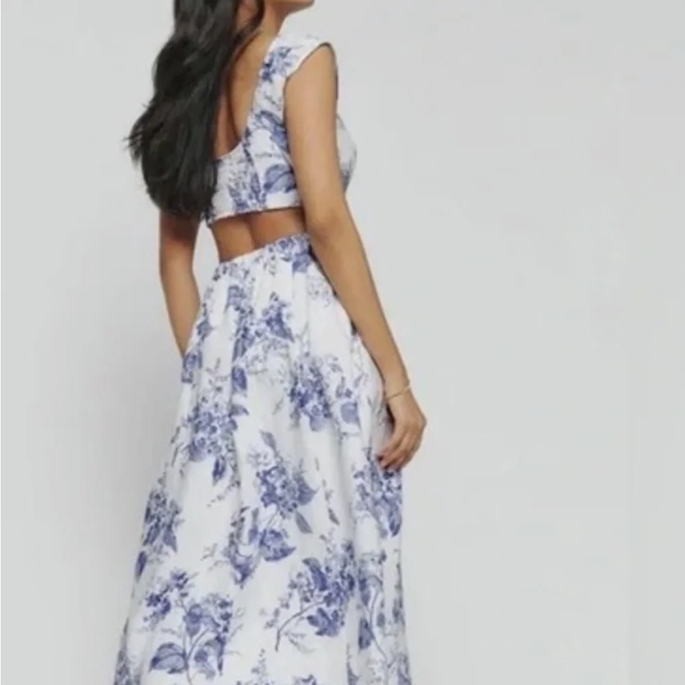 Reformation Teya two-piece in the Lupine floral print and linen material. Size 4